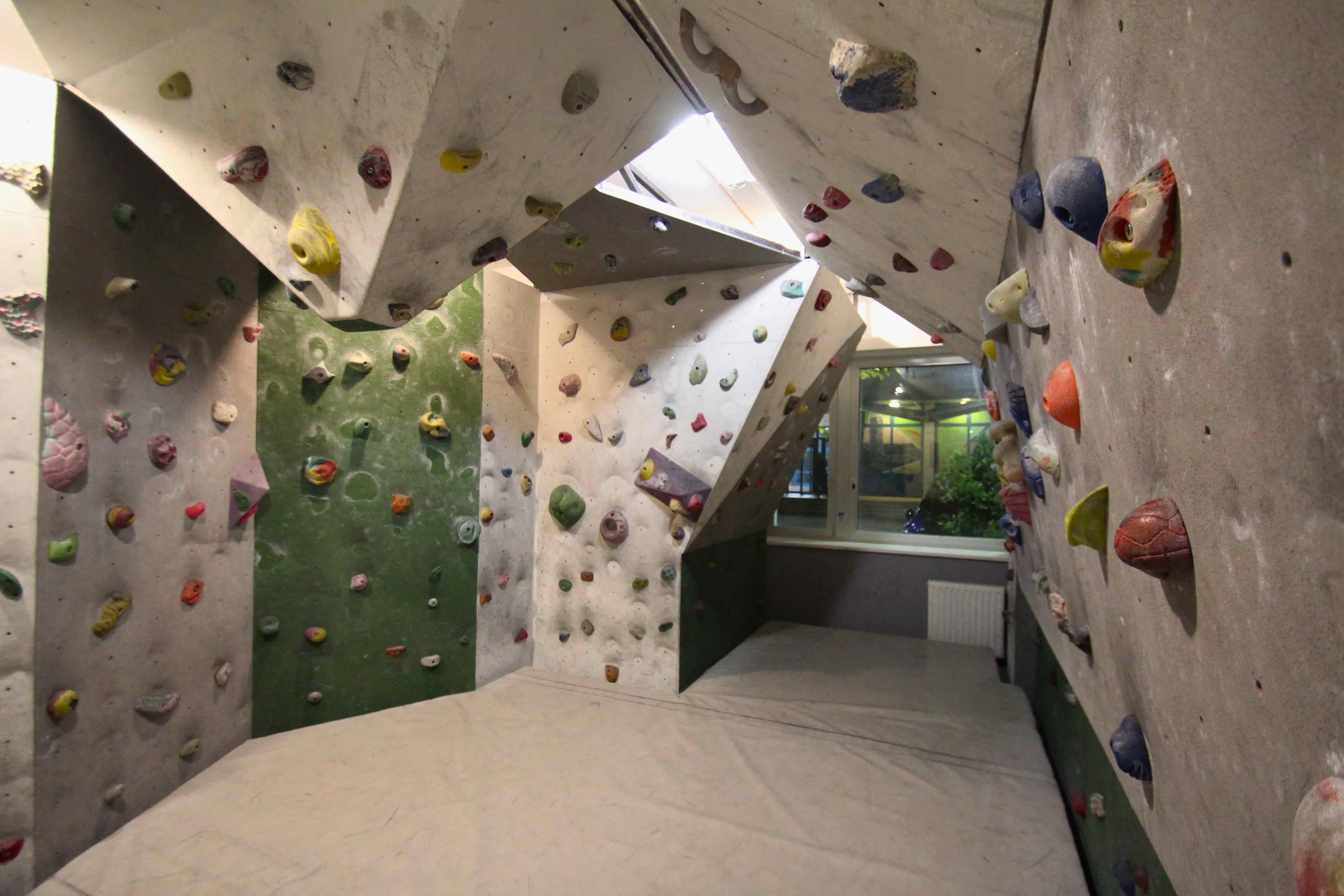 Köteles mászás a MŰFAL-ban Budapesten